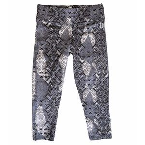 VICTORIA’S SECRET Gray Capri Leggings Size S